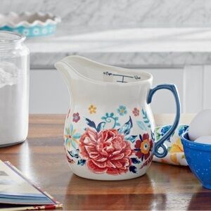 Pioneer woman measuring cup